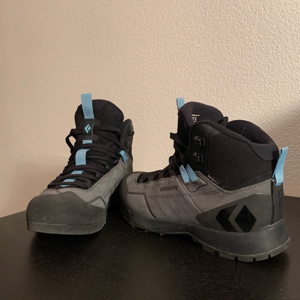 Women's Mission Leather Mid Waterproof Approach Shoes 2nds
